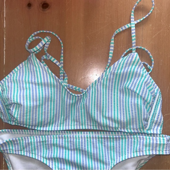 Blue and Green Bikini with Classic Style and Clean Construction - Picture 2 of 3